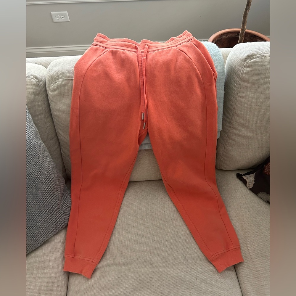Lululemon joggers size 6
